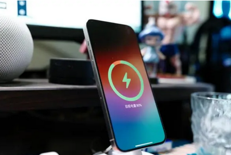 集贤苹果15换屏服务分享用什么充电器给iPhone15充电更好 