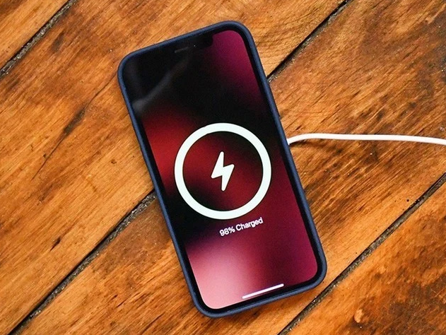 集贤苹果手机维修分享iPhone 12可以随便充电吗 